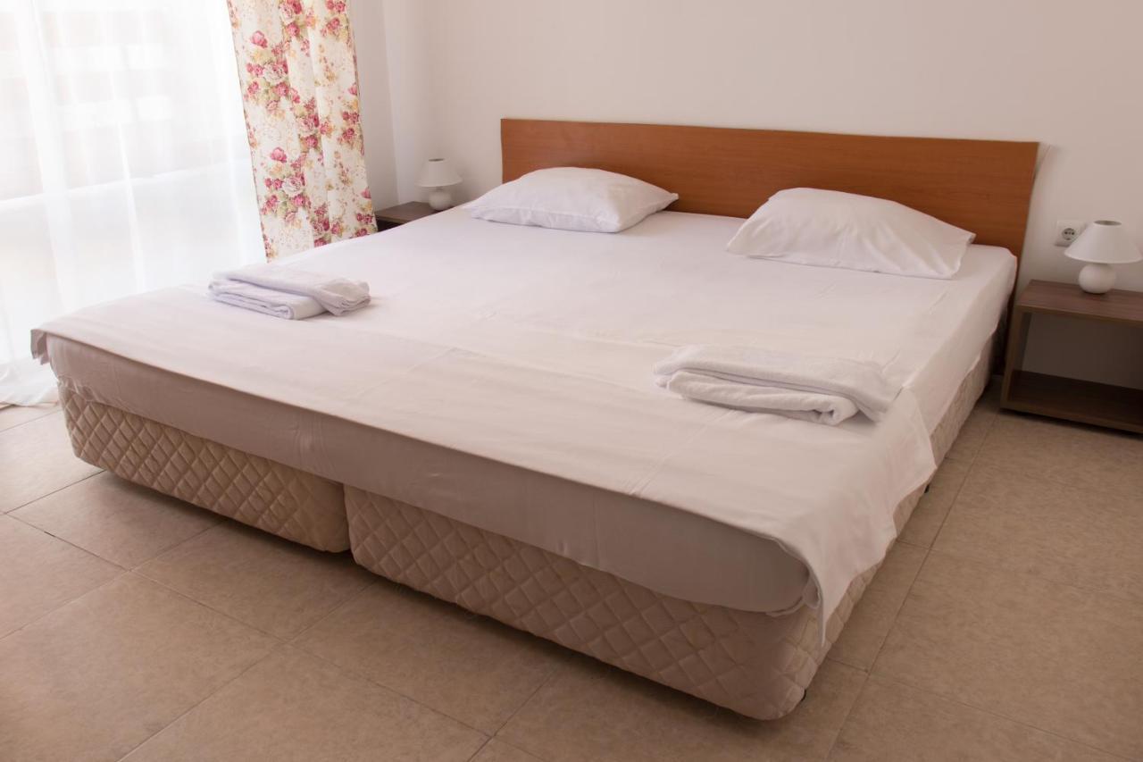 Vm Apartments Robinson Beach Ahyolu Dış mekan fotoğraf